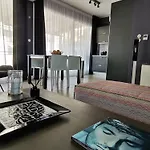 Stylish Loft Downtown Апартаменты *